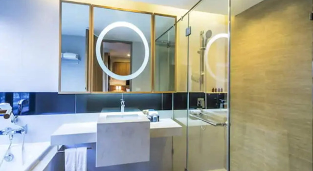 Номер Deluxe с балконом Pacific Park Hotel