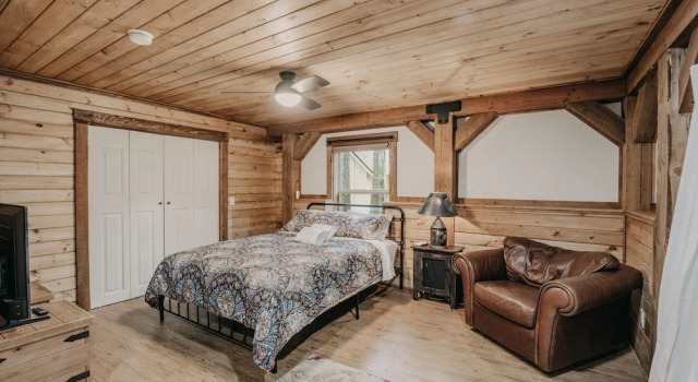 39gs - Hot Tub - Wi-fi - Pets Ok 3 Bedroom Cabin by RedAwning, Prenota Hotel Warnick Stati Uniti