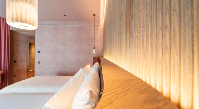 Четырёхместный номер Grand с балконом Hotel Palacio Bellas Artes San Sebastian, Curio Collection by Hilton