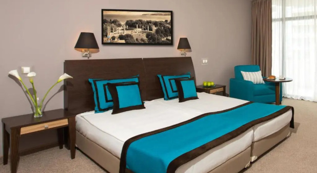 Трёхместный номер Standard с балконом и с частичным видом на море Astera Hotel & Spa with FREE PRIVATE BEACH