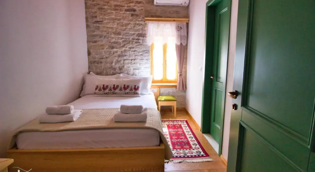 MiziriGuestHouse, Забронировать Гостевой дом Недорогие отели Гирокастры, недорого