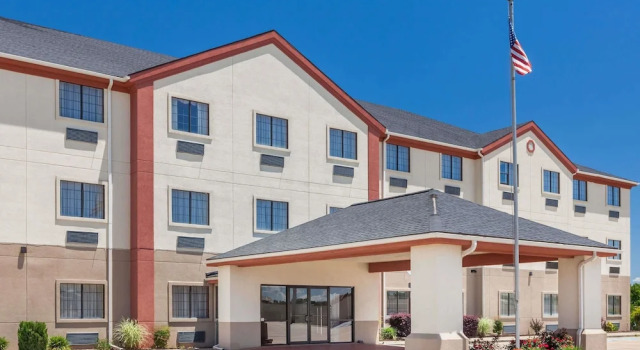 Days Inn & Suites McAlester, Book Hotel Hoteller i McAlester med parkering, Parkering