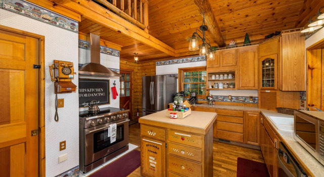 Коттедж Log Cabin w/ Private Hot Tub on Wenatchee River!
