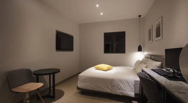 Номер Standard Yellow 8 Hotel