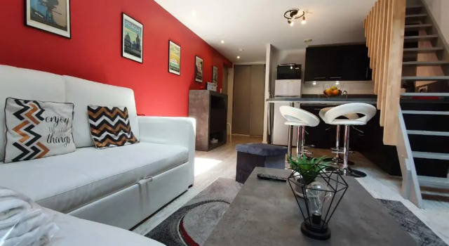 Апартаменты Hyper center, air-conditioned, for 4A lot of charm and character #C3