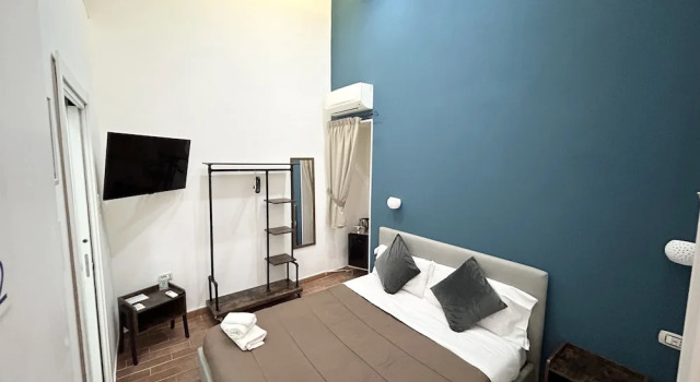 Queen 20 - Private Rooms Duomo, Забронировать Отель Неаполь - исторический центр Неаполь, рядом с Ospedale degli Incurabili