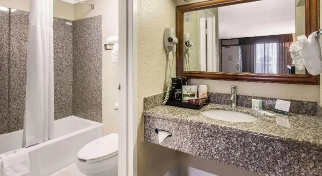 Номер Standard Clarion Hotel & Conference Center Tampa