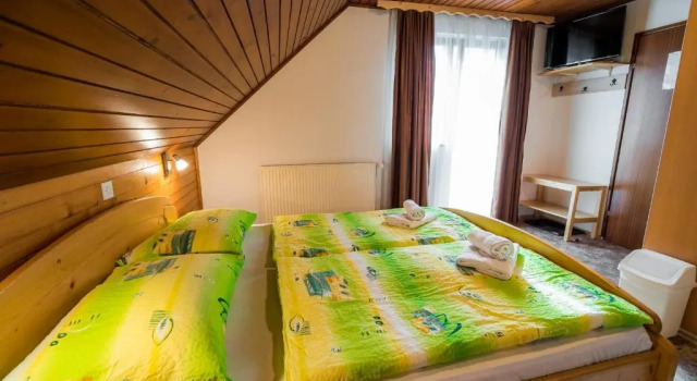 Трёхместный номер с балконом Bed & Breakfast Hisa Resje