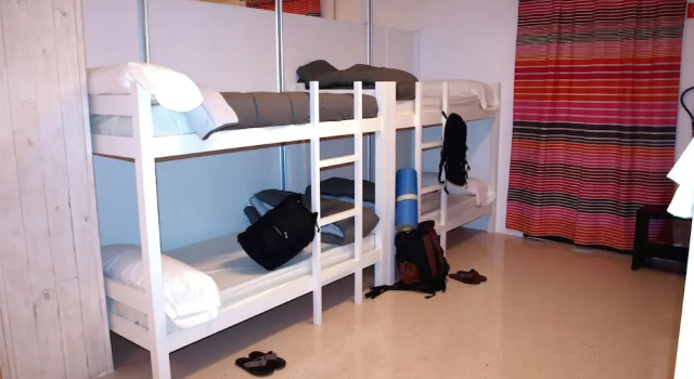 ALBERGUE ALOXA HOSTEL, Забронировать Хостел Хостелы Понтеведра, рядом с Музей провинции Понтеведра, Хостел