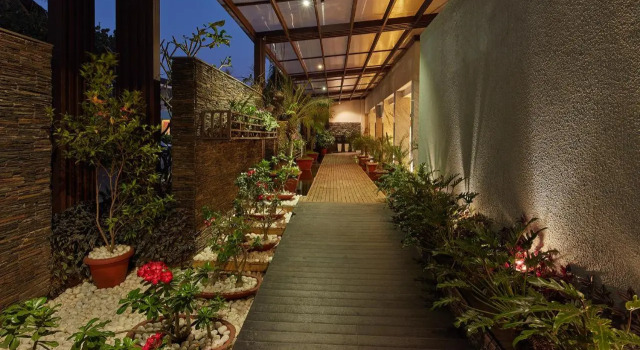 Royal Orchid Beach Resort & Spa, Goa, Book Ferieresort Businesshoteller i Lagos, 4* 5*