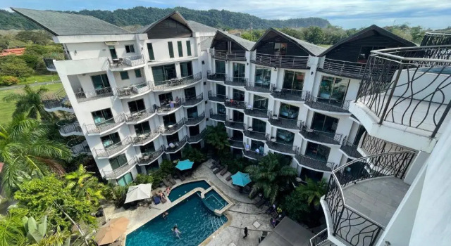 Люкс Deluxe PACIFIC SUITES Boutique Hotel and Bistro