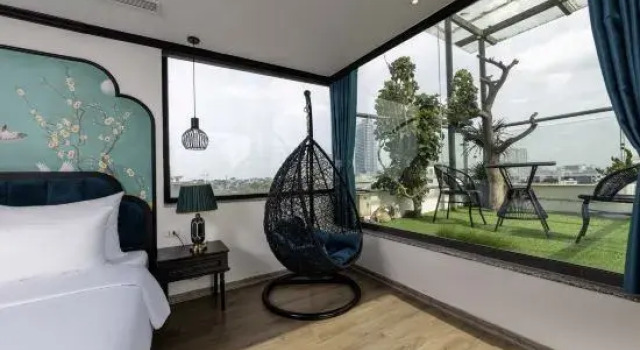 Полулюкс Azen Lakeside Hotel & Travel