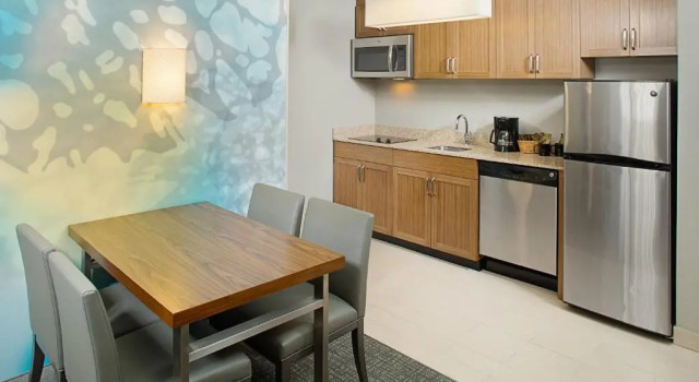 Двухместный люкс c 1 комнатой Courtyard by Marriott Sacramento Midtown