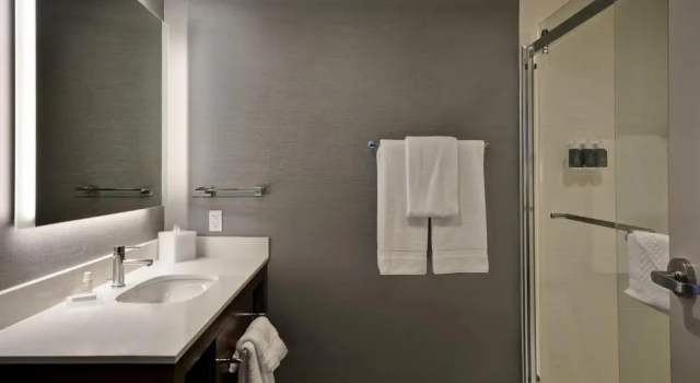 Люкс с 2 комнатами с балконом и с видом на город Residence Inn by Marriott New Orleans French Quarter Area/Cen B