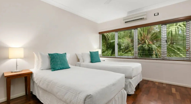 Poolside Apt in Alamanda Beachfront 77