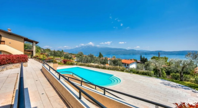 Апартаменты Borgo Belvedere-lake View & Shared Pool