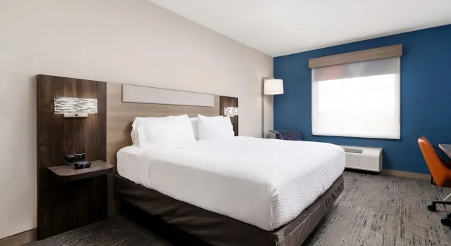 Двухместный номер Standard Holiday Inn Express Hotel and Suites Kingsville by IHG