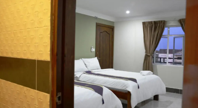Двухместный номер Superior с 2 комнатами с балконом и с видом на город Neakru Guesthouse and Restaurant
