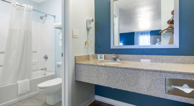 Двухместный номер Standard Цокольный этаж Quality Inn Carolina Oceanfront