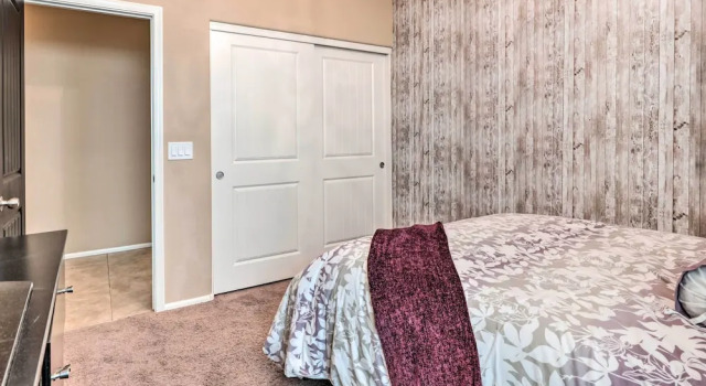 Maricopa Home w/ Swim-up Bar, Heated Pool & Slide, Book Feriehus Sommerhuse i Maricopa, Hytte