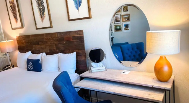 Люкс Luxury Pinemark Inn & Suites