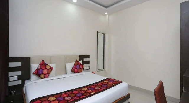 VMS Royal Inn By OYO Rooms, Забронировать Отель Гомти Нагар 