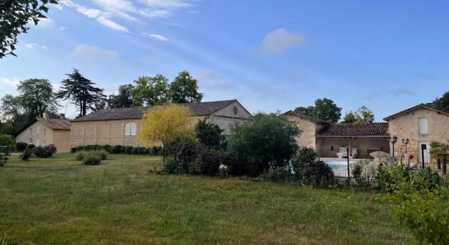 Вилла Domaine clos et arboré de 3 ha avec deux maisons