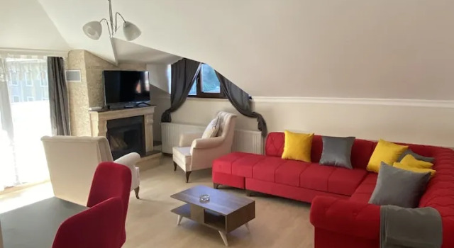 Трёхместный номер Standard с балконом Assortie La Villa Hotel