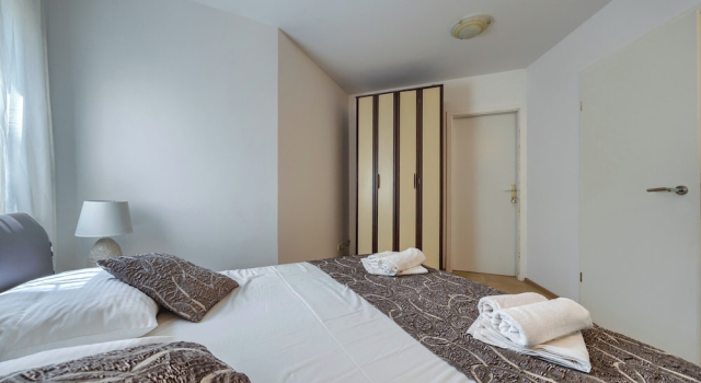 A 2 Comfortable apt w Terrace & Garden, Near Beach