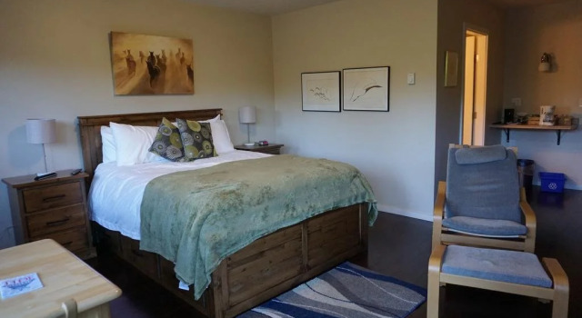 Liahona Guest House, Забронировать Гостевой дом Отели Уклуэлет с парковкой, рядом с Huu-Mees-Ma-As Native Art Gallery, Парковка