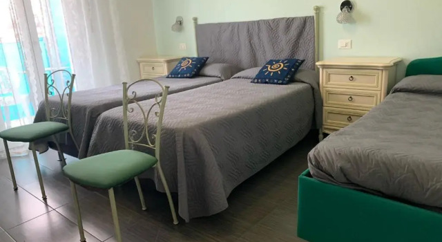 Четырёхместный номер Standard MoMo Seaview Hotel