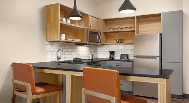 Четырёхместный люкс c 1 комнатой Candlewood Suites McPherson by IHG