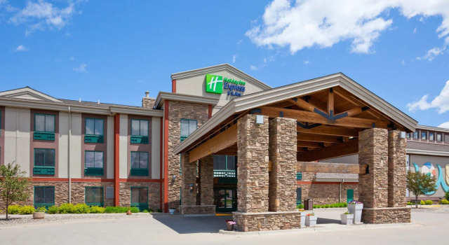 Holiday Inn Express Hotel & Suites Brainerd-Baxter, Varaa Hotelli Hotellit Minnesota pysäköinnillä, Pysäköinti