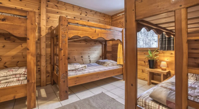 Кровать в общем номере с видом на горы Gîte Ancolie Bleue