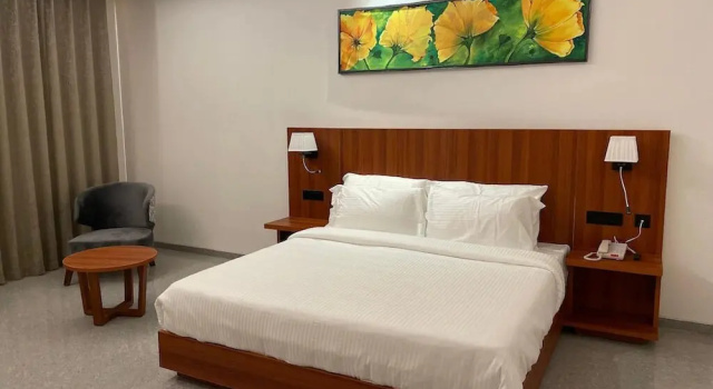 Mars Resorts, Забронировать Отель Отели Мератх с парковкой, Парковка