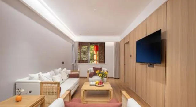 Семейный люкс с видом на озеро Floral Lux Hotel·Lotus Pond Moonlight hotel (Shaoxing Keyan Scenic Area)