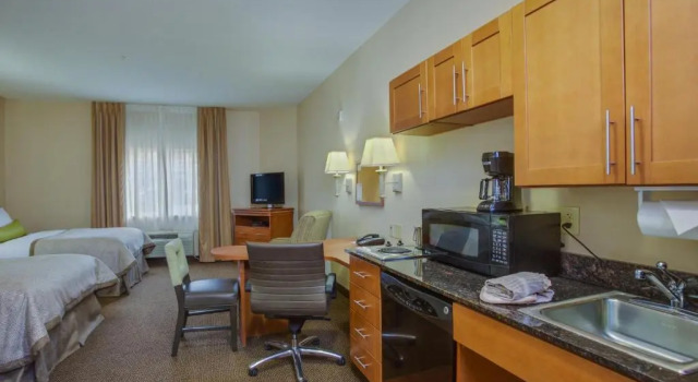 Четырёхместный номер Standard Candlewood Suites Richmond Airport by IHG