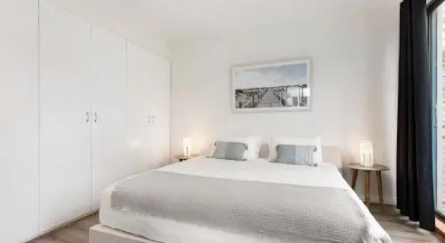 Surry Hills Modern Self-Contained One-Bedroom Apartment (19 FOV)