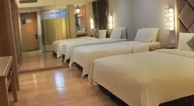 Кровать в общем номере Dongguan Well Garden Hotel