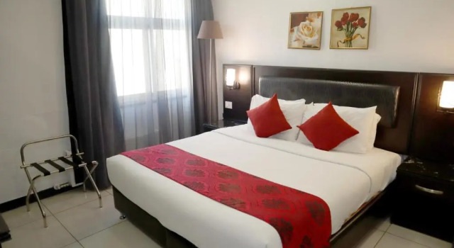Люкс Deluxe Easy Inn Hotel Suites