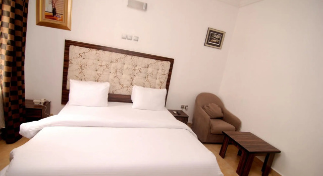 The Grosvenor Suite, Đặt Khách sạn Khách sạn ở Gwarinpa có hồ bơi, Hồ bơi