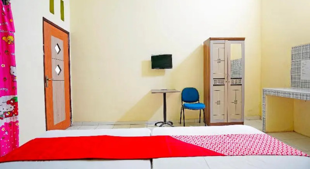 Oyo 91583 Dâ€™cost Green Syariah, Book Hotel Hotels in Sedati with Parking, Parking