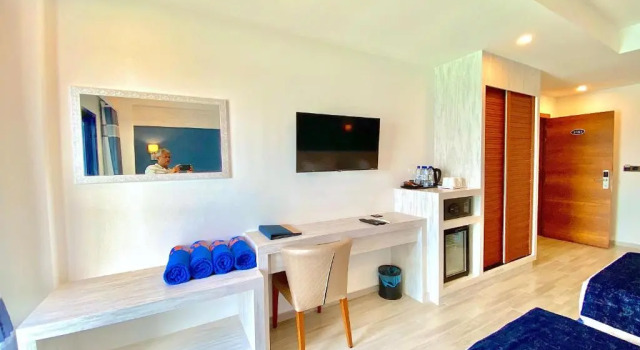 Четырёхместный номер Deluxe с балконом и с видом на море Kaani Palm Beach
