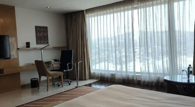 Двухместный клубный номер Premium Holiday Inn Mumbai International Airport by IHG