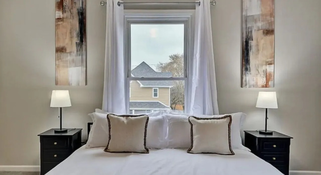 Spacious 6BR/3BA House w/ Parking! Sleeps 20!