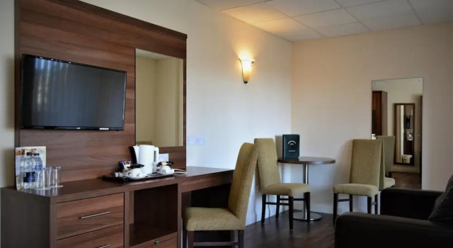 Трёхместный семейный номер Standard Oliver Cromwell Hotel