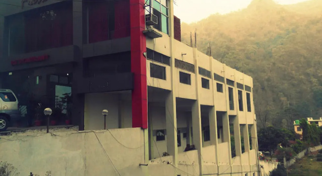 Fiesta Hotel, 2 kms from Kathgodam Railway Station, Book Hotel Nainital Uttarakhand