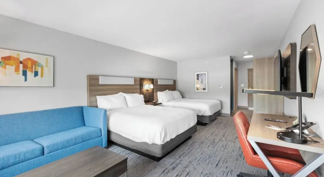 Четырёхместный люкс Holiday Inn Express & Suites Marinette