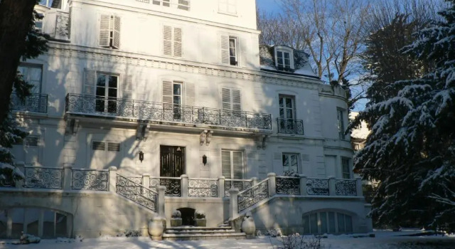 Chambre Eugénie, Забронировать Отель Сен-Клу Аньер-сюр-Сен, рядом с Saint-Cloud Racecourse