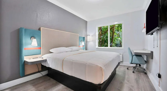 Двухместный номер Standard Atrium Hotel, Trademark Collection by Wyndham